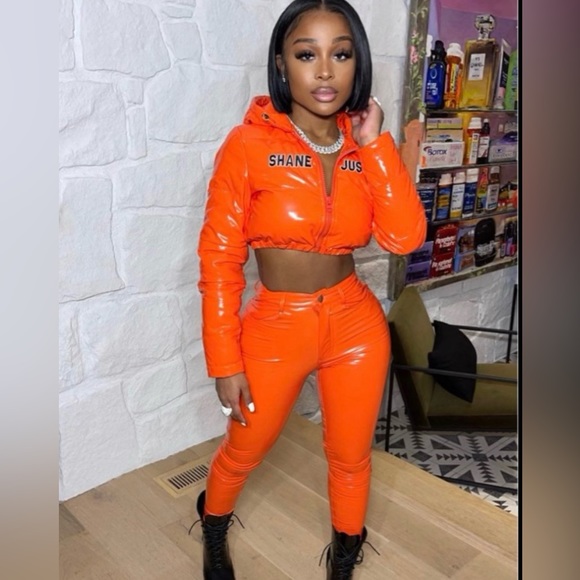 Shane Justin Jackets & Blazers - (116)-  Brand New Large RED Shane Justin Puffer Half Jacket is A Beauty!💋